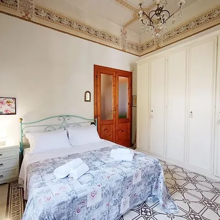 Just Outside The Wall: Free A/c, Bikes And Wifi Lucca